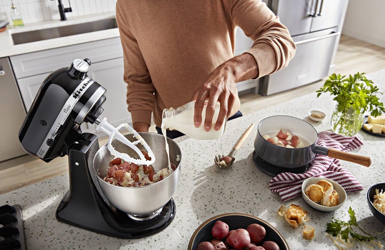 KitchenAid Classic Series 4.5 Quart Tilt-Head Stand Mixer K45SS Onyx Black