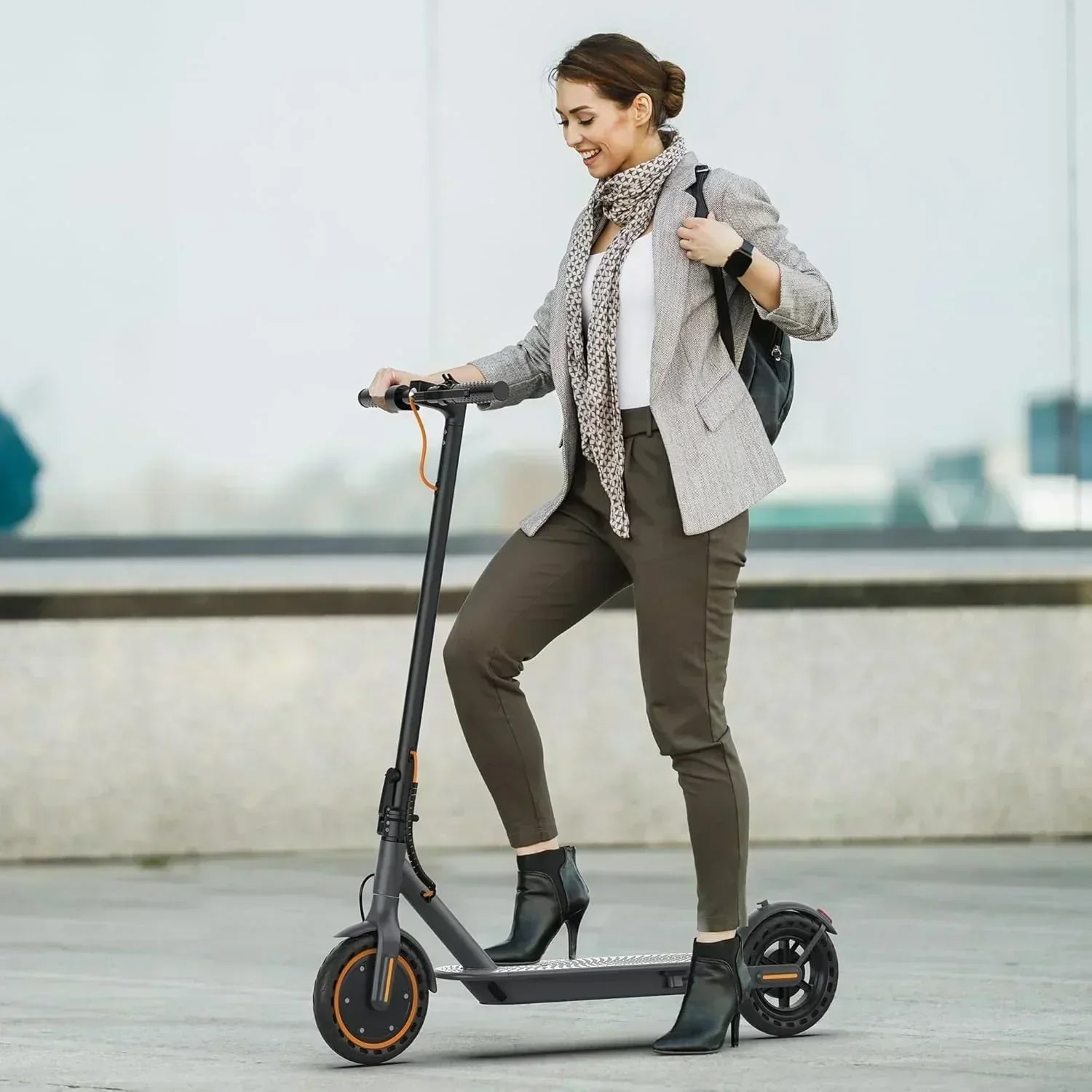 Volpam electric scooter Powerful electric motor Solid tires 28/21/12 mile range